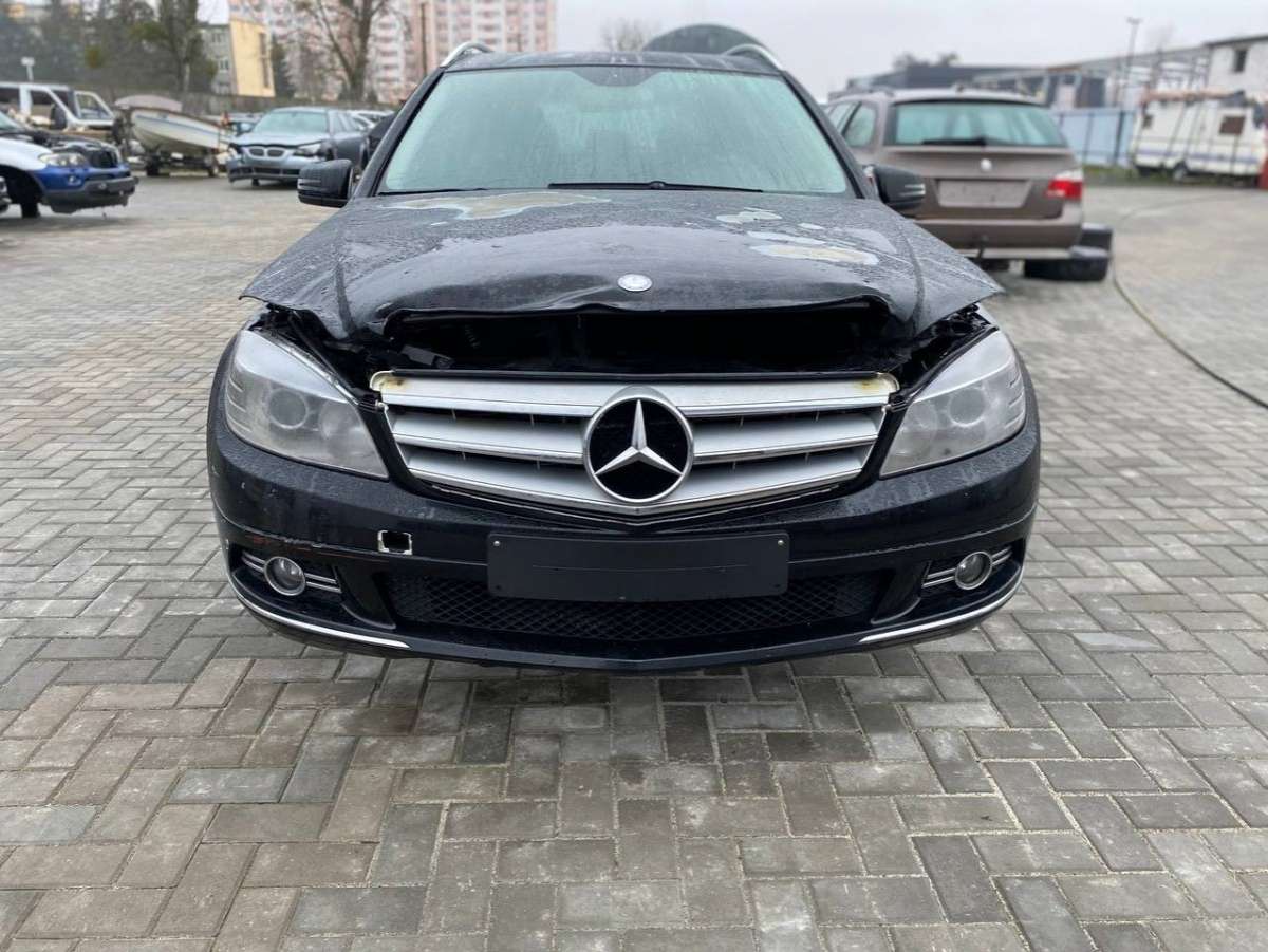 Мерседес w204 с полосой на капоте